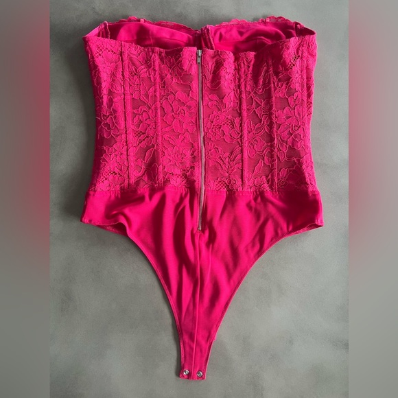 Bardot Oskar Lace Bodysuit in Hot Pink in XL - Picture 8 of 10